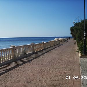 En Bit Av Strandpromenaden I Torrevieja